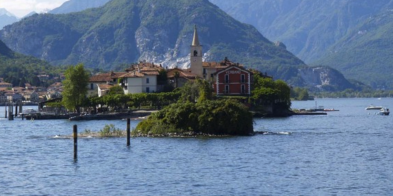 Båttur med stopp for middag på øya Isola Pescatori